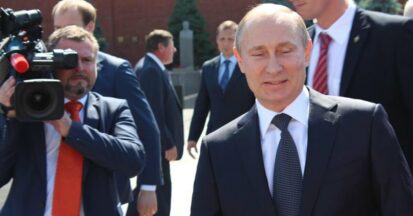 Vladimir Putin holding his finger up
