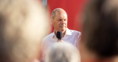 Olaf Scholz giving a speech